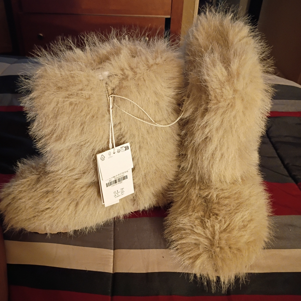 Cozy Tan Faux Fur Slippers